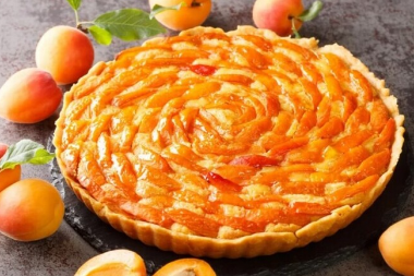 MIRISNI TART SA KAJSIJAMA Sočan, jednostavan, ukusan, neodoljiv, voćan i posan!