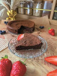 TIJANINA ČOKOLADNA TORTA SE TOPI U USTIMA, A NEĆE VAS UGOJITI Savršena za leto, pravićete je stalno