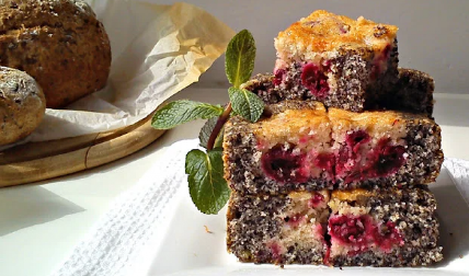 KOLAČ SA MAKOM I VIŠNJAMA Priprema je jednostavna, a ukus božanstven, i dupla mera će biti malo!