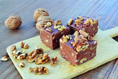 ČOKO KOCKE SA ORASIMA Nema paljenja rerne, a mekane kao pamuk i sočne