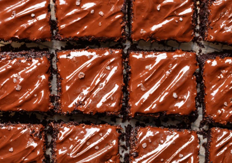 ČOKOLADNI KOH Sočna poslastica sa kremastom glazurom, po ukusu joj nema ravne