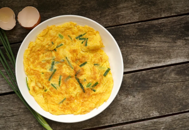 TAJLANDSKI OMLET Ovi sastojci ga razlikuju od onog klasičnog, a potpuno utiče na ukus