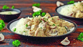 PILEĆE MESO U SOSU RAJ ZA NEPCA Ukućani će stajati u redu za još