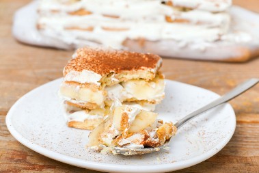 KOLAČ SA BANANAMA NIKAD KREMASTIJI Nema ko će ostati na samo jednom parčetu