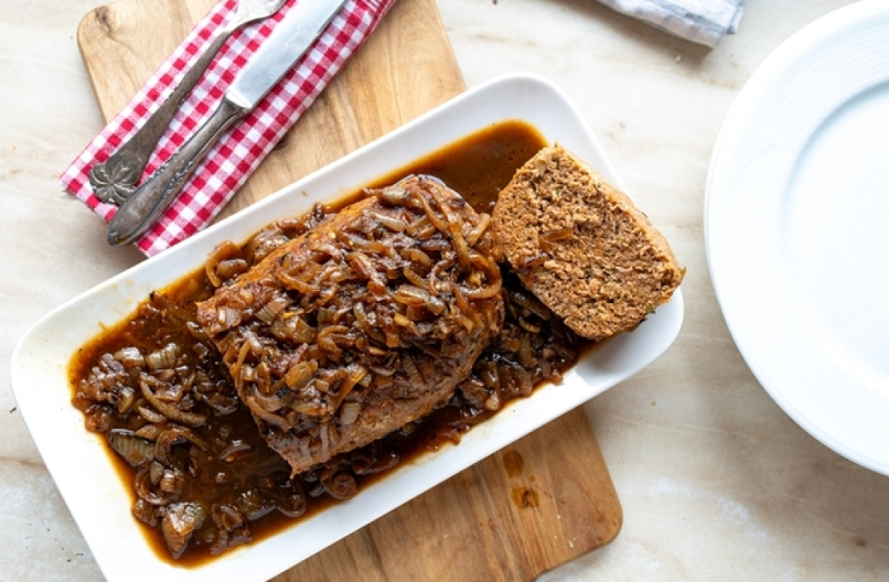 VEKNA OD MESA SA PRELIVOM OD LUKA Delikates kome neće odoleti ni najveći gurmani i oni izbirljivi