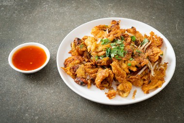 TAJLANDSKI OMLET SE SMAŽE U TRENU 1 sastojak se razlikuje, a daje totalno novu dimenziju ukusu