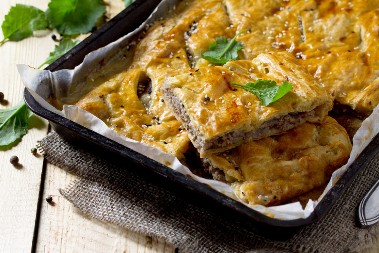 PRELIVENA PITA SA MESOM SA JUGA SRBIJE Nema sočnije od ove, poćiće vam voda na usta