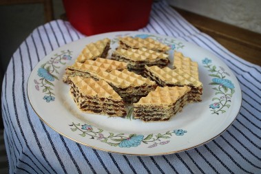 OBLANDE SA ORASIMA BUDE NOSTALGIJU Prepune keksa, mame i mirisom i ukusom