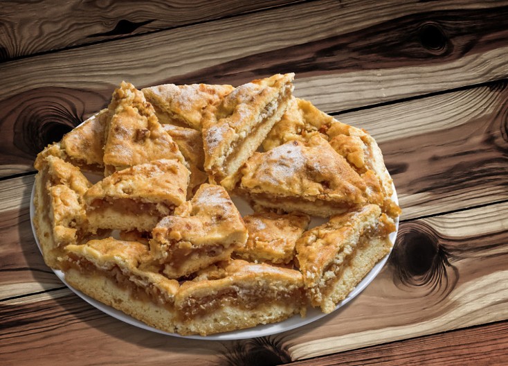 LENJA PITA ZA PRAVE SLADOKUSCE Nema razvaljačenja testa, a hrskava spolja i sočna iznutra