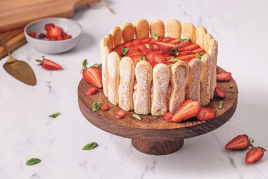 BAKA MILKINA ŠARLOTA TORTA Harmonija bogatog fila i sočnih piškota u poslastici koja se ne zaboravlja