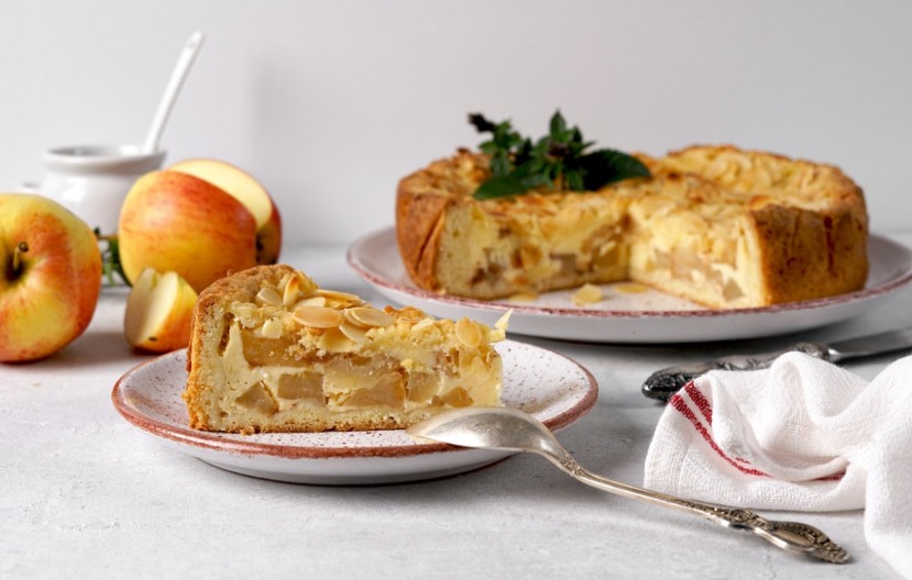 BRZA PITA SA JABUKAMA SA MERAMA NA ŠOLJE Recept koji je oduševio domaćice na mrežama, sve ga dele