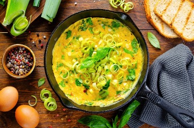 OMLET SA PRAZILUKOM SE SMAŽE U TRENU Isti kao onaj iz bakine kuhinje, prste da poližete