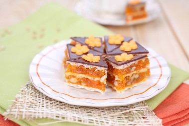 MEDENE OBLANDE BUDE USPOMENU NA DETINJSTVO Hrskave i pune bogatog, kremastog fila