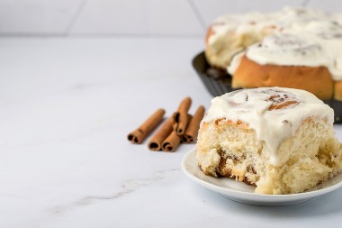 KOLAČ SA ANANASOM I KREM SIROM Bio je omiljen Elvisu Prisliju, a pomera granice dobrog ukusa