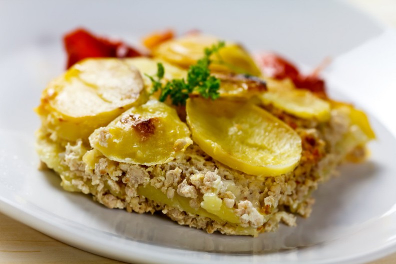 MUSAKA SA KROMPIROM I MLEVENIM MESOM Tradicionalni recept za klasik koji nikada ne izlazi iz mode