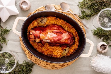 STARINSKI PODVARAK SA KOLENICOM Miris i ukus tradicije u svakom zalogaju