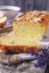 NEVIDLJIVI KOLAČ SA JABUKAMA Sve domaćice ga dele na mrežama, a razvaljuje ukusom