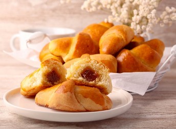 BAKINE KIFLICE SA DŽEMOM VRAĆAJU U DETINJSTVO A polovina se pojede dok je još u plehu