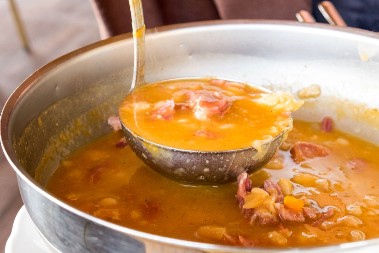 PASULJ SA ZAPRŠKOM NEMA KONKURENCIJU Jednostavno jelo na kašiku koje svi vole