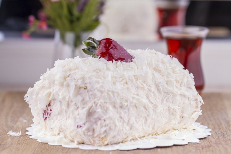 ČUPAVA PITA OD VIŠANJA Nema paljenja rerne, a svaki zalogaj je raj za nepca