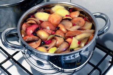 KOMPOT OD JABUKA I KRUŠAKA MIRIŠE NA JESEN Isti kao onaj iz bakine kuhinje, a nema ko ga ne voli