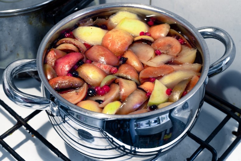 KOMPOT OD JABUKA I KRUŠAKA MIRIŠE NA JESEN Isti kao onaj iz bakine kuhinje, a nema ko ga ne voli