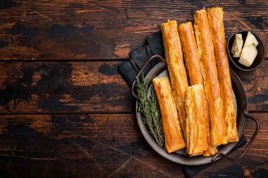 JOGURT ŠTAPIĆI SE SMAŽU U TRENU Spolja hrskavi i iznutra mekani, a prave se maltene sami