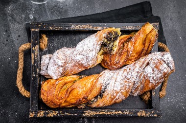 ZA OVO ČUDO VAM TREBA SAMO 500 DINARA I 20 MINUTA Ovaj slatkiš se pravi od 3 sastojka i obožavaju ga najmlađi ukućani