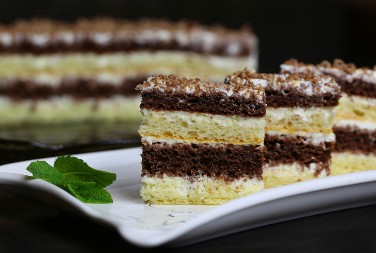 STARINSKI KOLAČ 12 KAŠIKA Ukusom bolji od svake torte, a sve se samo pomeša i peče