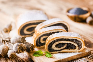 DONOSIMO VAM NAJBOLJI RECEPT ZA MAKOVNJAČU Svakim zalogajem budi nostalgiju