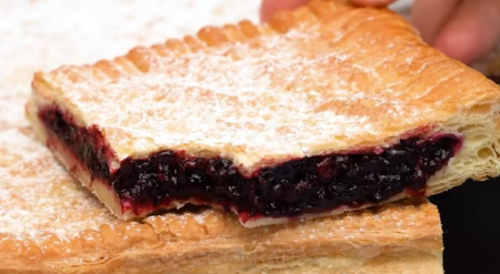 BAKINA LISNATA PITA SA VIŠNJAMA I PAVLAKOM Zbog nje se krši svaka dijeta