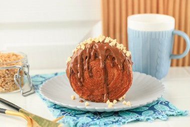 DOMAĆI ČOKOLADNI KROMBOLONI Hrskavi spoj kroasana i krofne u jednom desertu