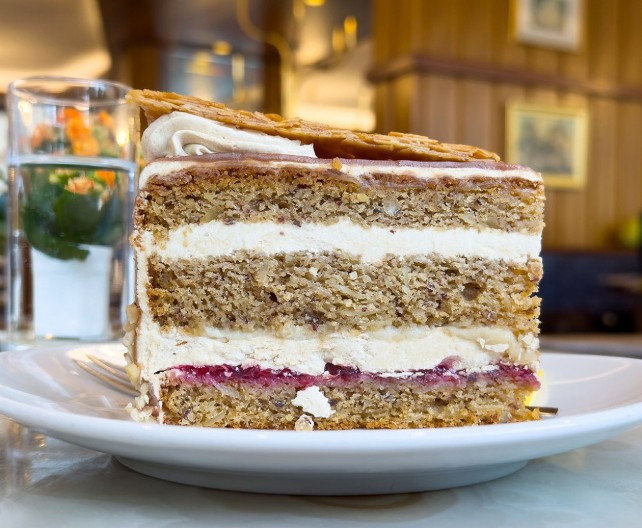 JEFTINI KOLAČ SA DŽEMOM I ORASIMA Zbog njega i komšije dolaze nepozvane