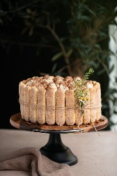 BAKA MILKINA ŠARLOTA TORTA Nostalgična poslastica koja tera vodu na usta