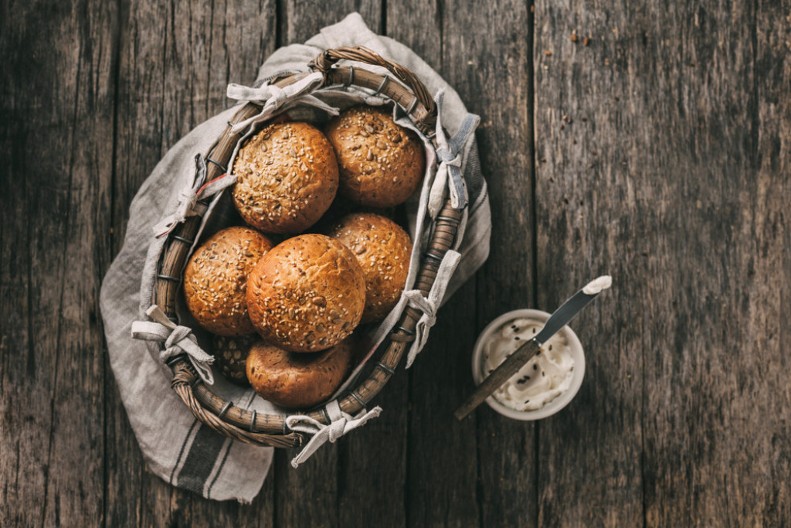 BRZE INTEGRALNE POGAČICE SA SIROM Nema čekanja da testo narastu, a bolje niste jeli