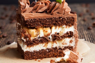 KENEDI TORTA BUDI NOSTALGIJU Izdašna i puna čokolade i oraha, a totalno zaboravljena