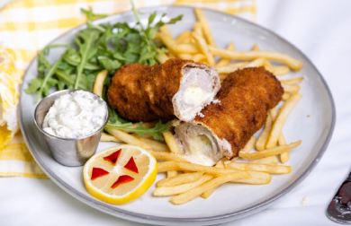 KARAĐORĐEVA ŠNICLA PO STAROM KAFANSKOM RECEPTU Gastronomski užitak u svakom zalogaju