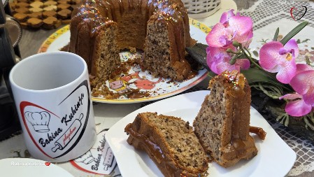 KUGLOF SA KARAMELOM IZ BAKINE KUHINJE Mekan, vazdušast i prepun hrskavih oraha