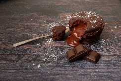 NAJBRŽI LAVA KOLAČ SRUŠIO DRUŠTVENE MREŽE Nema jaja ni brašna, a gotov za 2 minuta