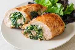 PILETINA PUNJENA SPANAĆEM ZA FIT LINIJU Ispod 200 kalorija, a topi se u ustima