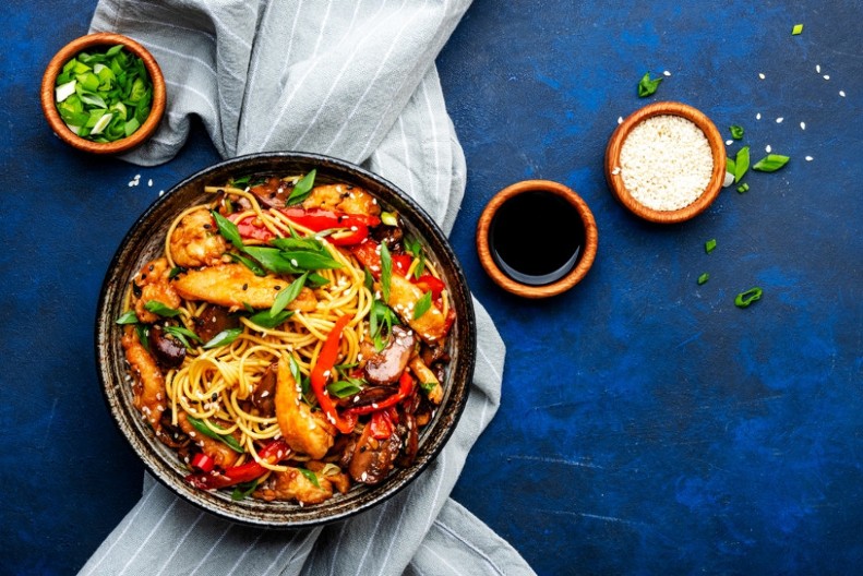 ŠPAGETE NA KINESKI NAČIN GREJU DUŠU I TELO Zbog mirisa i komšije dolaze nepozvane