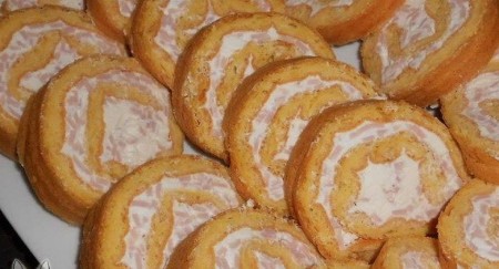 SPECIJALITET DOMAĆE KUHINJE Rolat od ajvara, pikantno, dekorativno i preukusno jelo