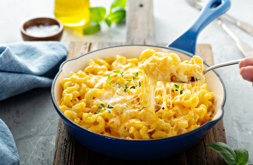 BRZINSKO ČUDO ZA STO! Zapečena testenina sa jogurtom i jajima – gotova za 30 minuta, nestaje iz tepsije!