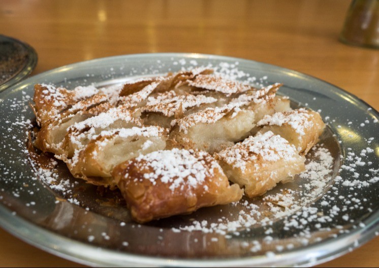 BAKINA PITA SA JABUKAMA I ORASIMA Gotova dok pristavite kafu, a kida ukusom