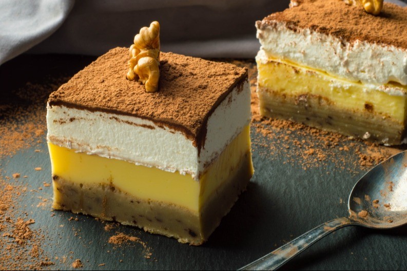 VANIL KOCKE SE TOPE U USTIMA Recept iz stare poslastičarnice za najkremastiji kolač