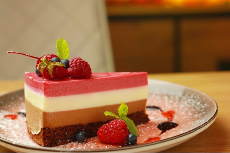 TORTA U 4 SLOJA ZA PRAVE SLADOKUSCE Zbog nje svaka dijeta pada u vodu