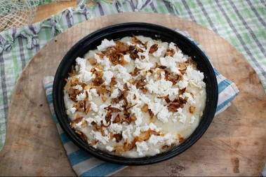 ZLATIBORSKI KAČAMAK GREJE U HLADNIM DANIMA Po 1 sastojku se razlikuje od klasičnog