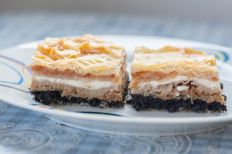 MEĐIMURSKA GIBANICA SE TOPI U USTIMA Puna jabuka, oraha, cimeta i maka