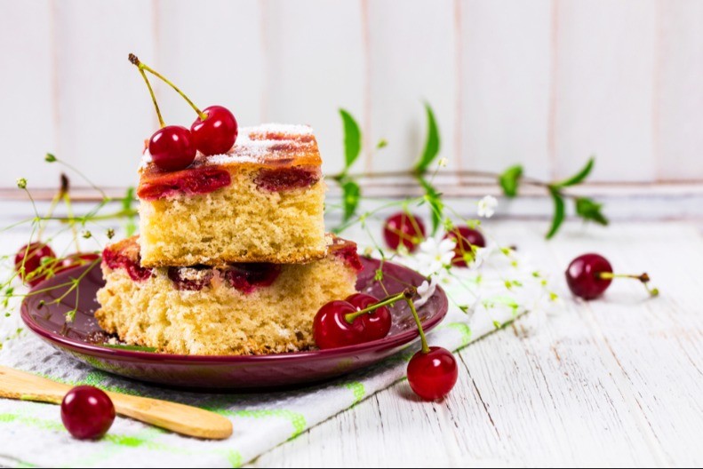 ŽUTI KOLAČ SA VIŠNJAMA BUDI NOSTALGIJU Baš ovako su ga pravile domaćice u Jugoslaviji