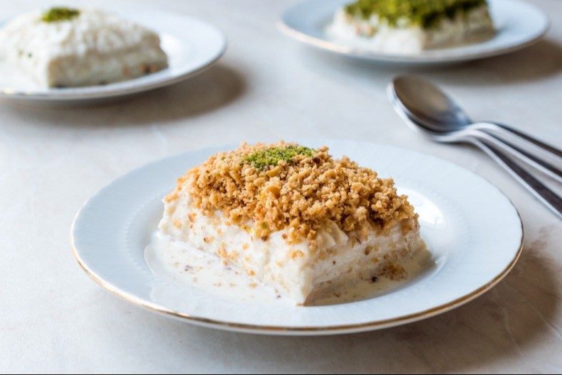 BAKINA BAKLAVA SA MLEKOM ODUZIMA DAH A nije preslatka već sočna